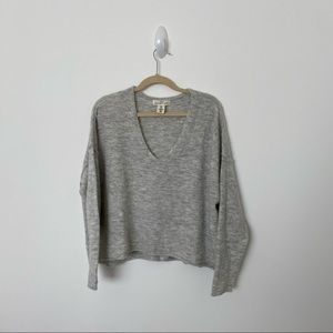 Gray Oversized Cropped V-neck Sweater | Size S